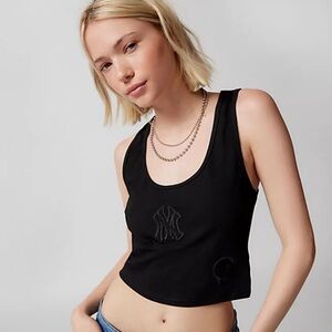 Urban Outfitters NY Yankees Embroided Black Crop Top